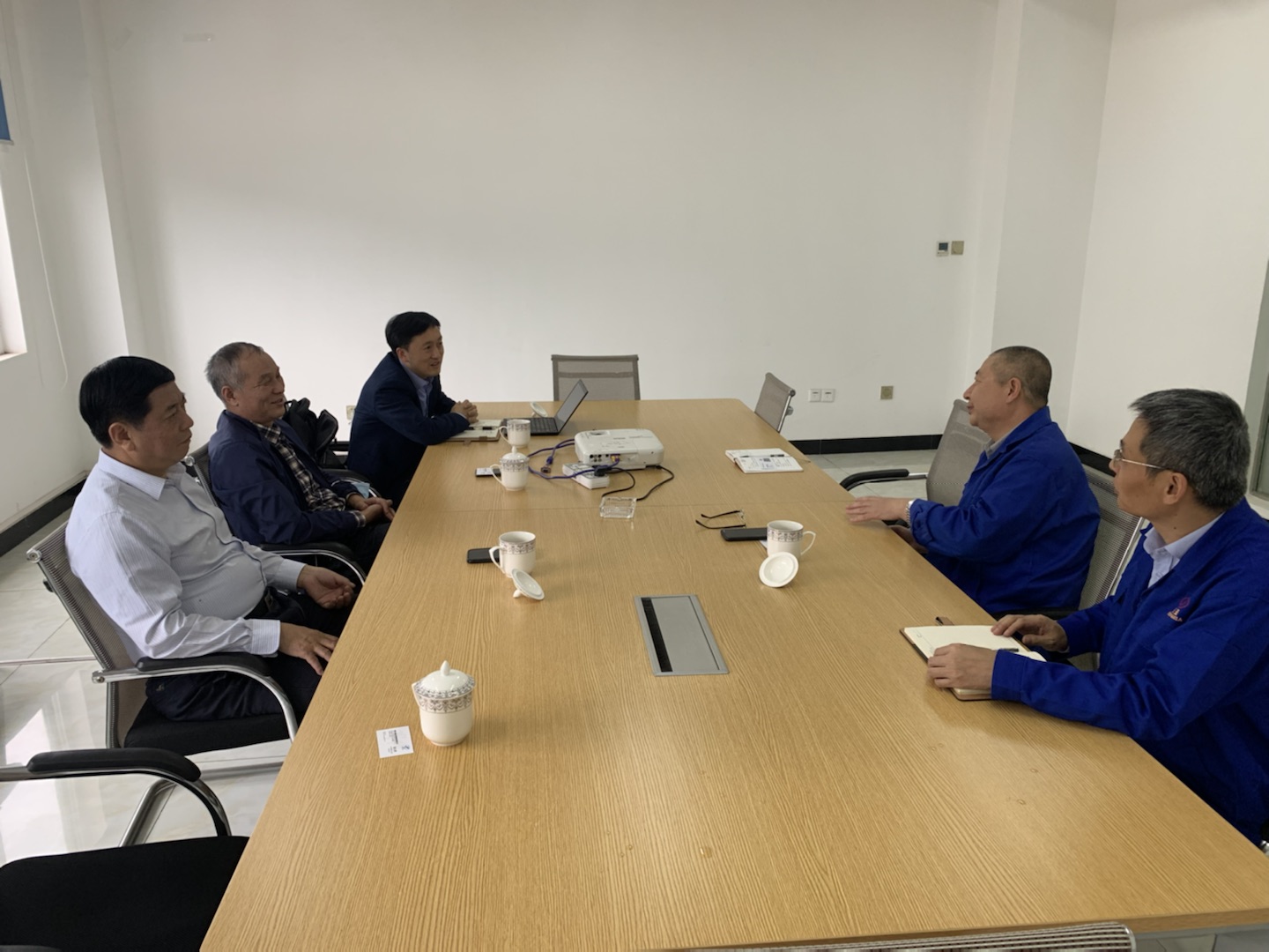 書記跑客戶.jpg 書記跑客戶.jpg