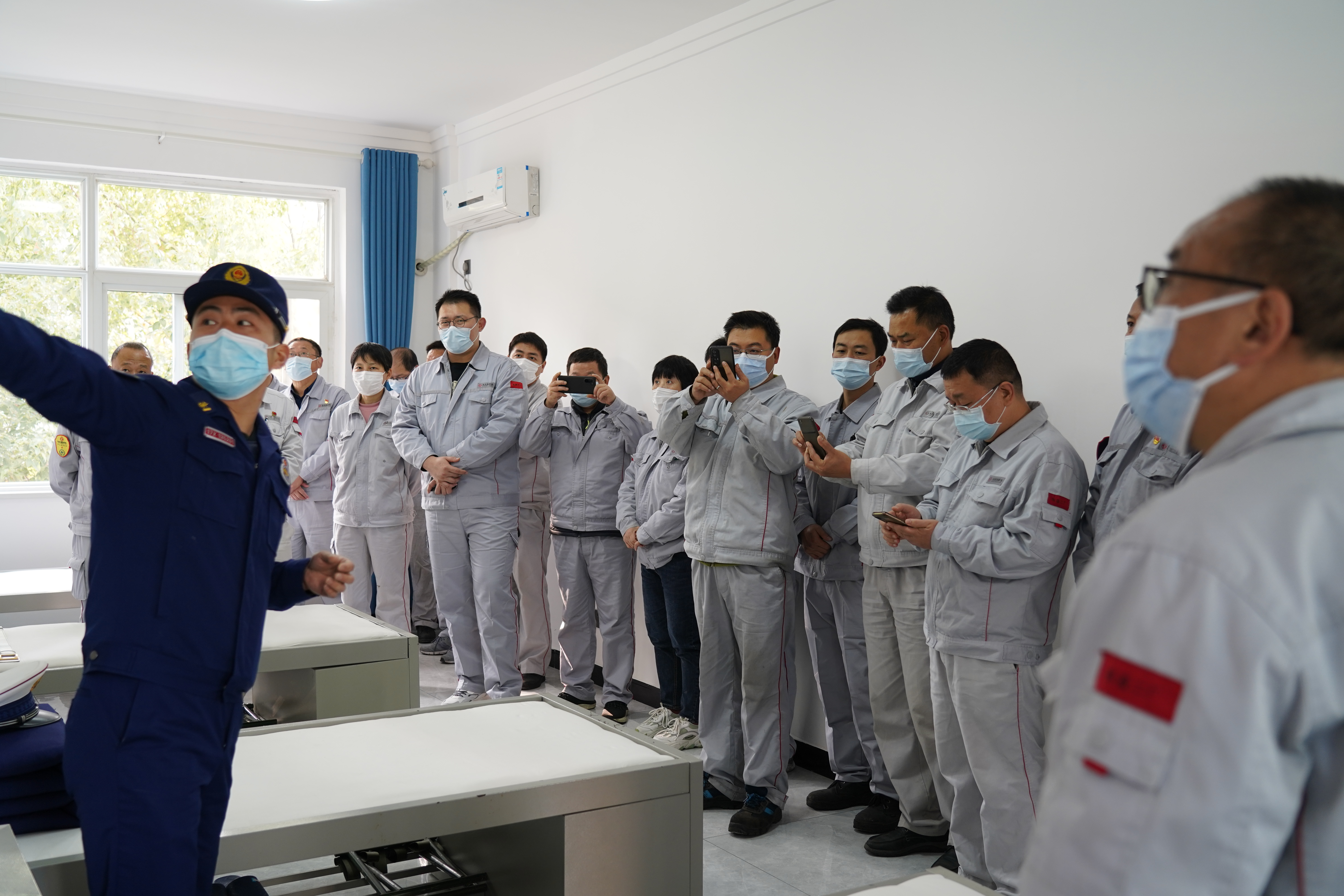 參觀消防戰士宿舍 (2).JPG