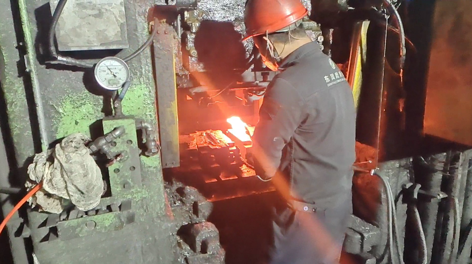 現場鍛打照片.png 現場鍛打照片.png