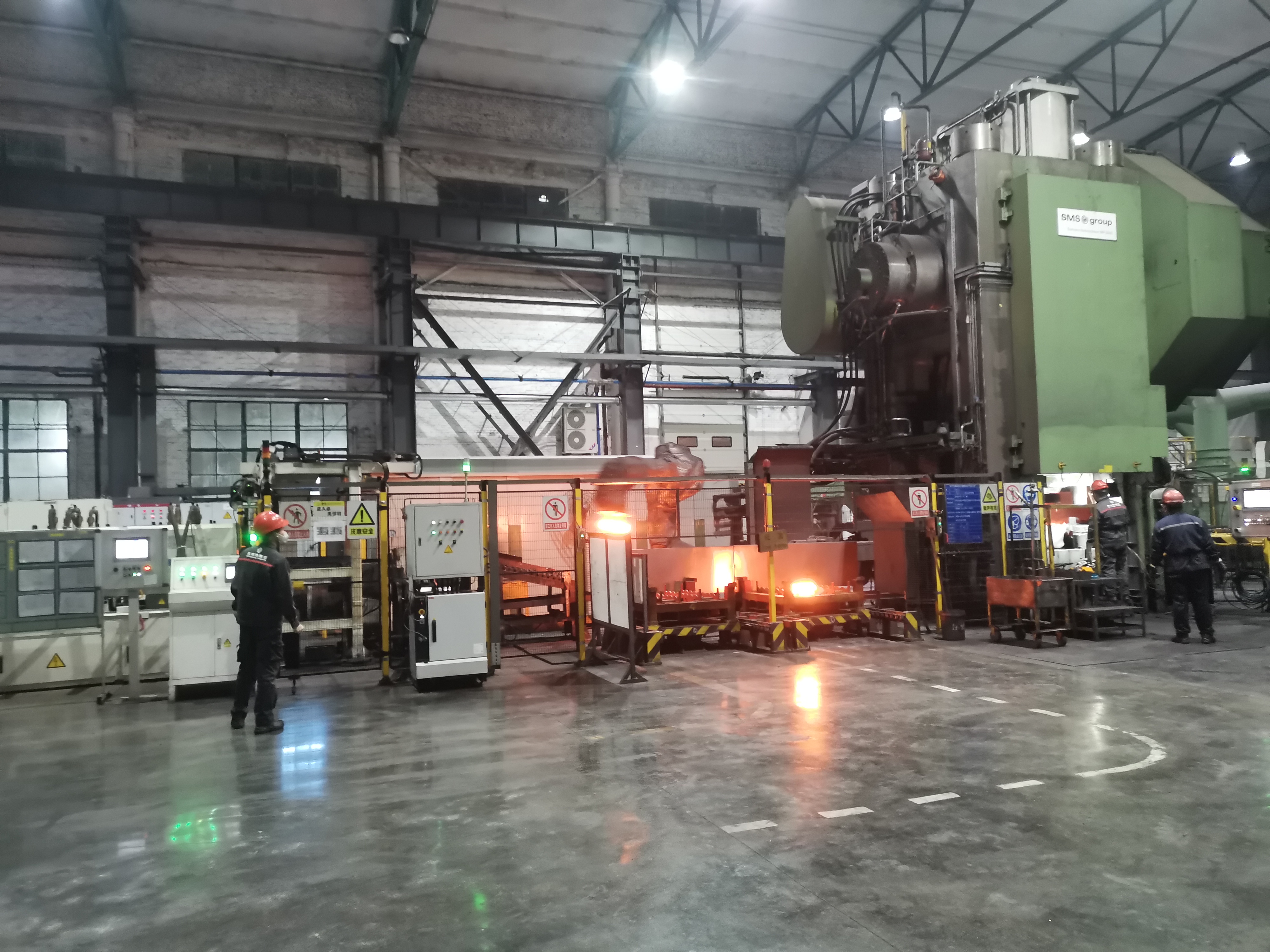 工作場景2.jpg 工作場景2.jpg